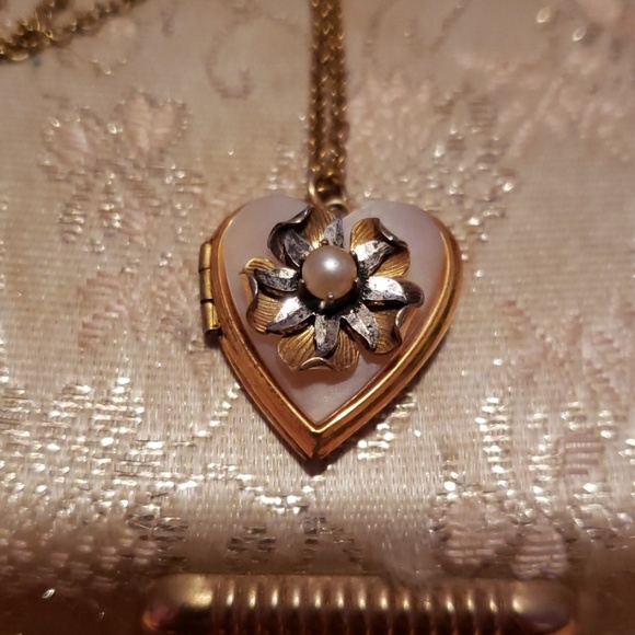 Victorian B&N 1/20 12k MOP locket - Picture 2 of 8